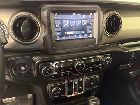 Used 2018 Jeep Wrangler Unlimited Sport S AWD/4WD image 14