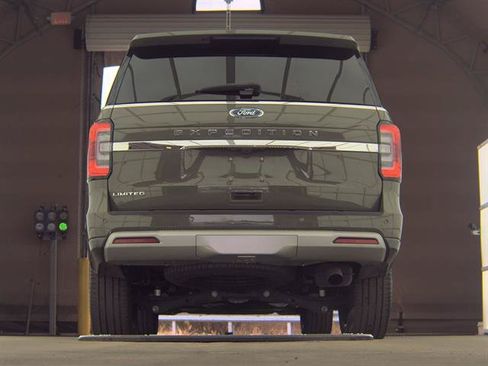 Certified 2024 Ford Expedition Limited AWD/4WD image 7
