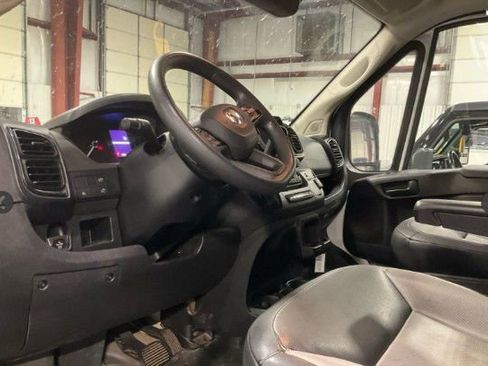 Used 2025 RAM ProMaster 2500 w/ Convenience Group FWD image 2
