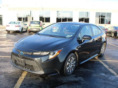 Used 2020 Toyota Corolla LE FWD image 2