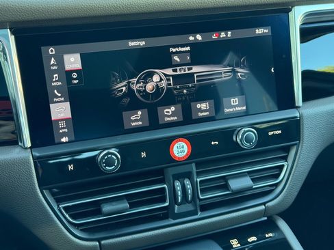 Used 2026 Porsche Macan image 19