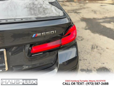 Used 2021 BMW M550i xDrive w/ Dynamic Handling Package image 28