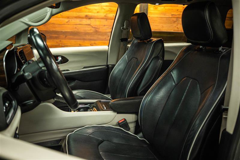 Used 2022 Chrysler Pacifica Limited FWD image 9