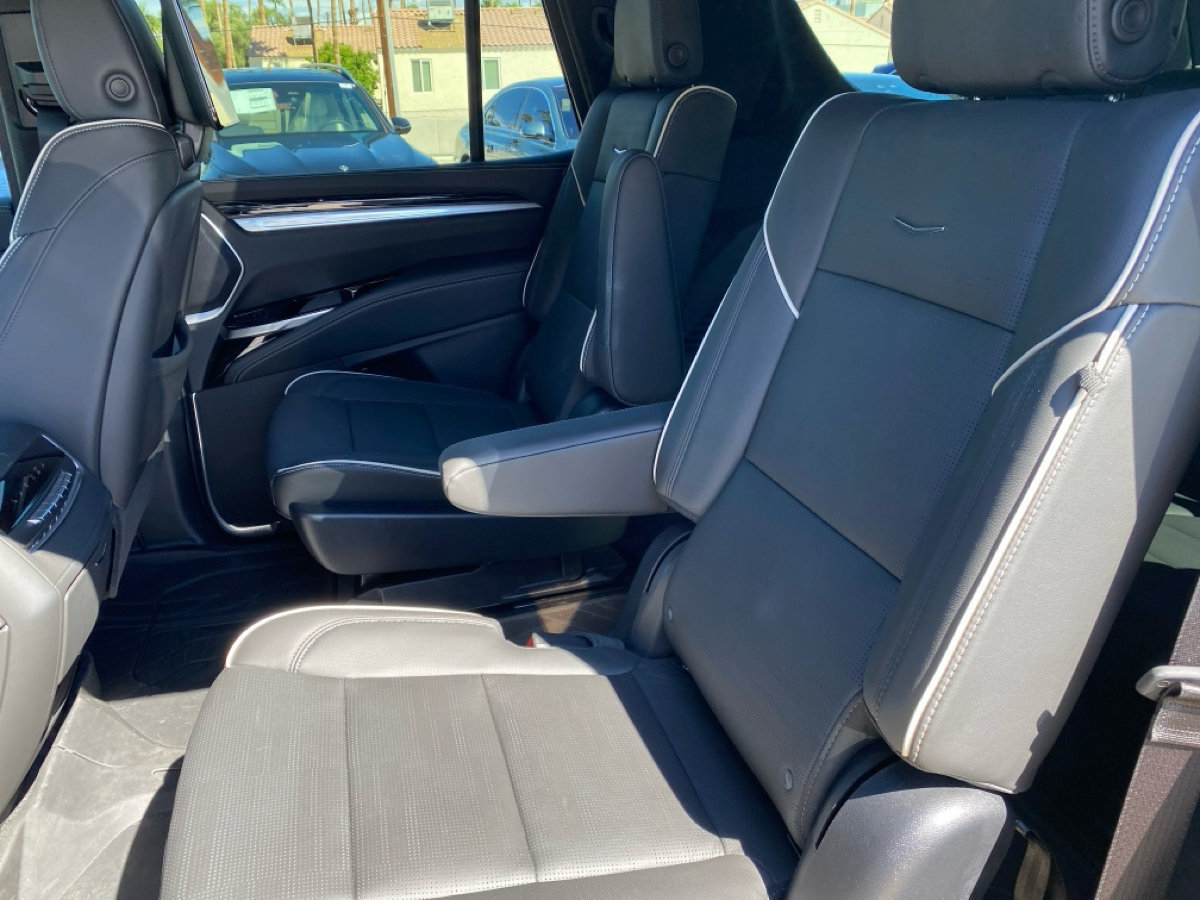 Used 2025 Cadillac Escalade Sport w/ Touring Package AWD/4WD image 9