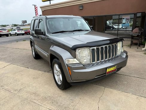 Used 2012 Jeep Liberty Limited RWD image 3