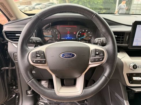 Used 2020 Ford Explorer XLT w/ Equipment Group 202A AWD/4WD image 14