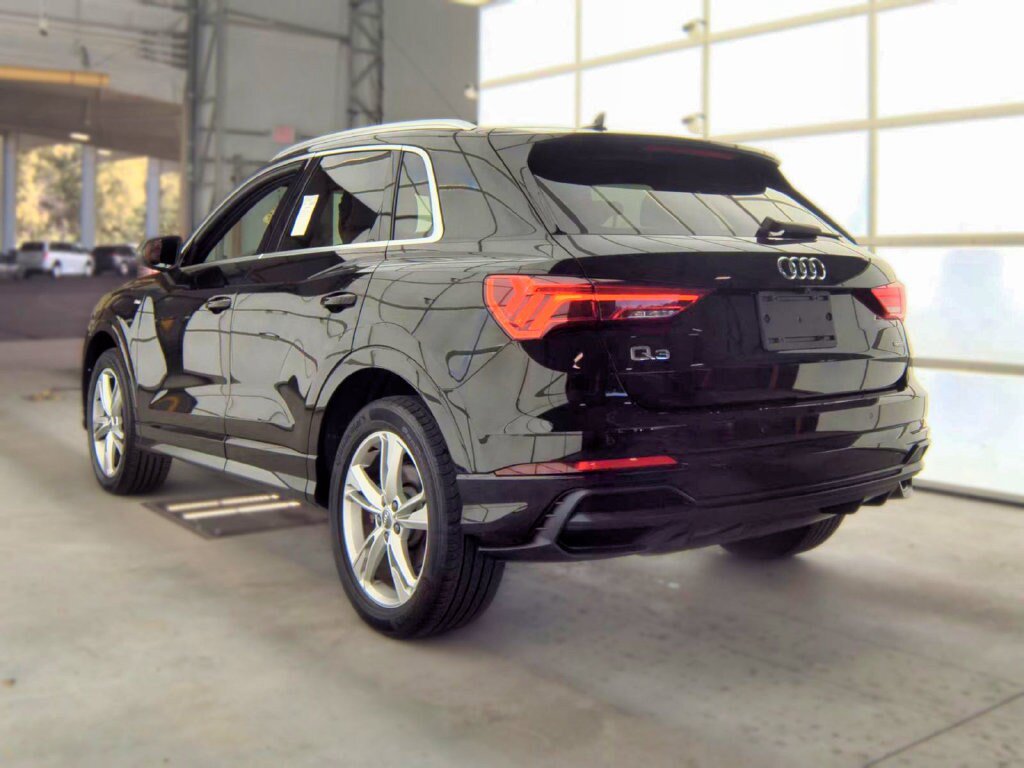 Used 2020 Audi Q3 2.0T Premium w/ Convenience Package AWD/4WD image 5