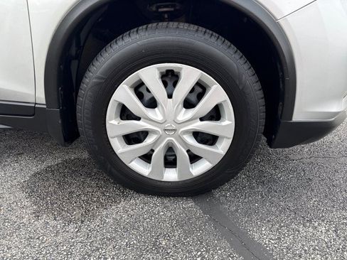 Used 2017 Nissan Rogue S AWD/4WD image 9