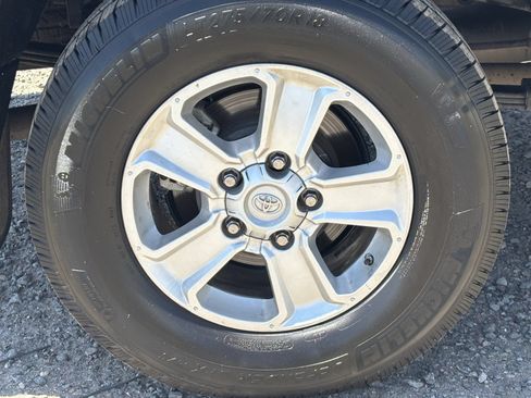 Used 2019 Toyota Tundra SR5 w/ SR5 Convenience Package RWD image 9