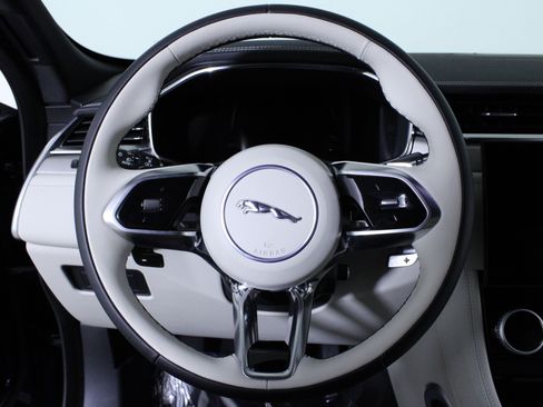 Used 2026 Jaguar F-PACE R-Dynamic S image 21