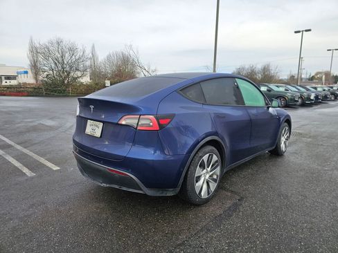Used 2021 Tesla Model Y Standard Range image 7