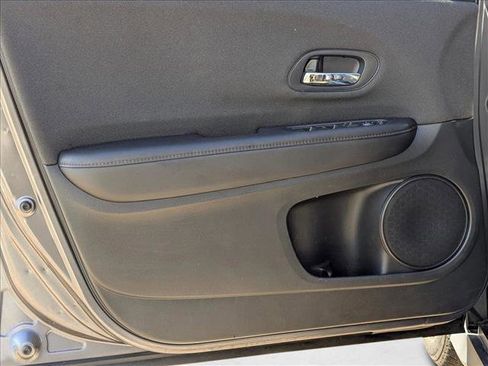 Used 2022 Honda HR-V LX image 7