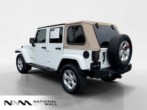 Used 2014 Jeep Wrangler Unlimited Sahara w/ Connectivity Group AWD/4WD image 3