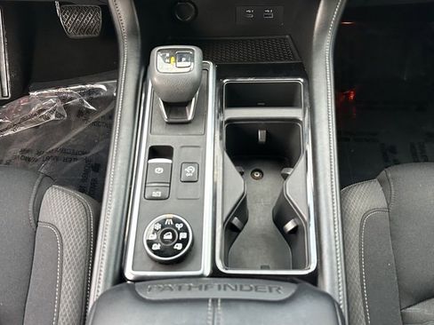 Used 2022 Nissan Pathfinder SV image 31