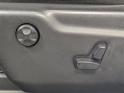 Used 2019 Jeep Grand Cherokee Altitude image 11