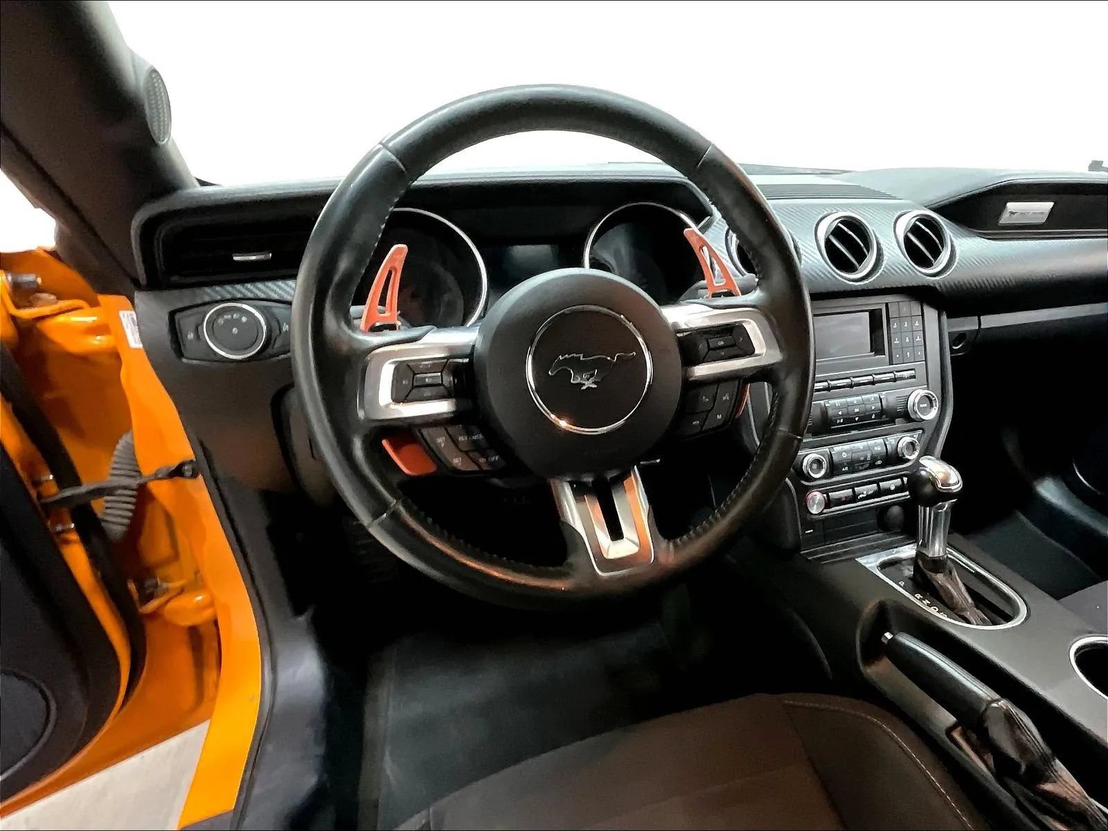 Used 2018 Ford Mustang Coupe RWD image 18