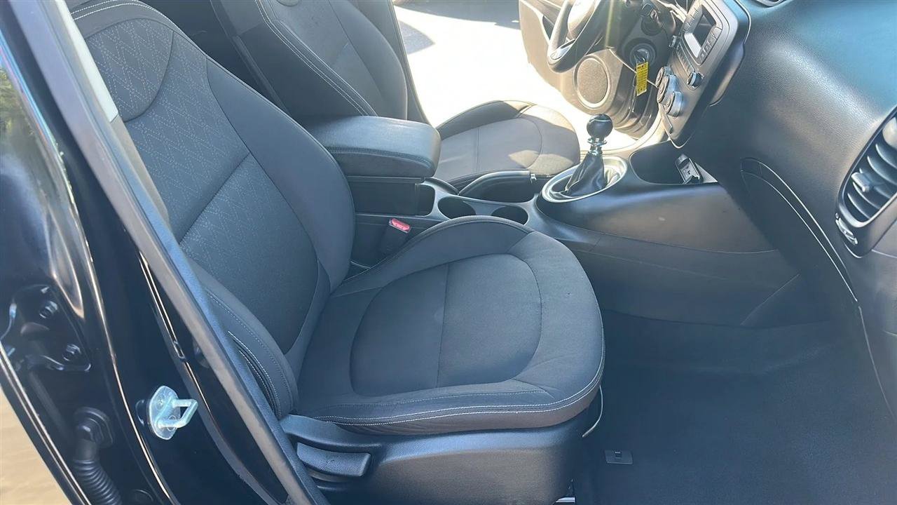 Used 2015 Kia Soul FWD image 30