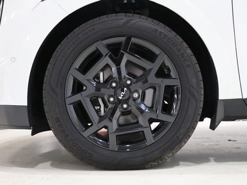 Used 2025 Kia Carnival SX Prestige FWD image 11