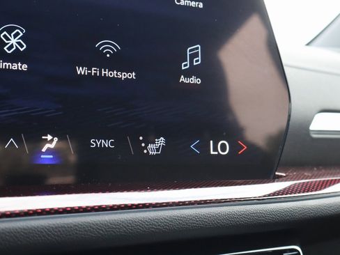 Used 2024 Chevrolet Traverse Z71 image 12