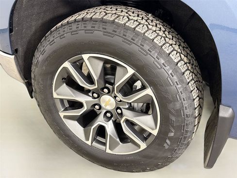 Used 2024 Chevrolet Silverado 1500 LT AWD/4WD image 31