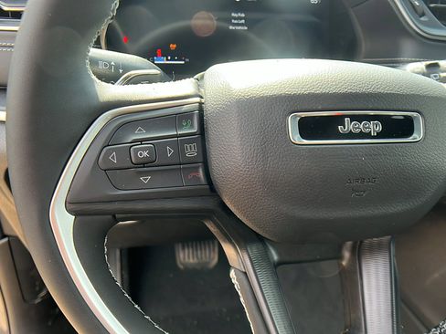 New 2025 Jeep Grand Cherokee L Altitude image 22