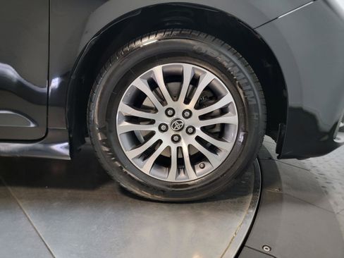 Used 2020 Toyota Sienna XLE FWD image 17