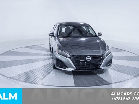 Used 2025 Nissan Altima 2.5 SV FWD image 15