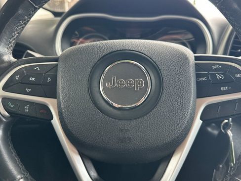 Used 2015 Jeep Cherokee Trailhawk AWD/4WD image 24