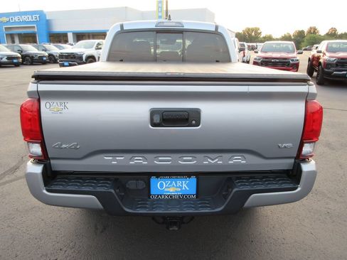 Used 2020 Toyota Tacoma SR AWD/4WD image 4