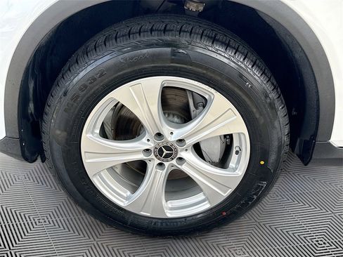 Used 2018 Mercedes-Benz GLC 300 4MATIC w/ Multimedia Package image 33