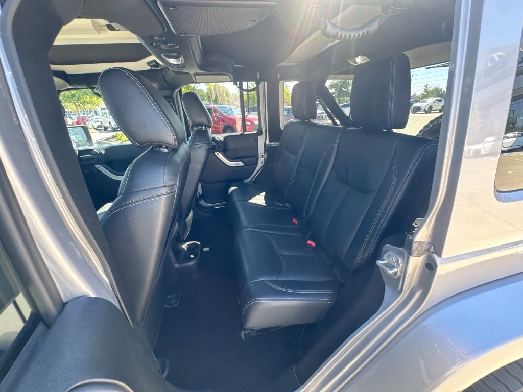 Used 2017 Jeep Wrangler Unlimited Sahara w/ Connectivity Group AWD/4WD image 30