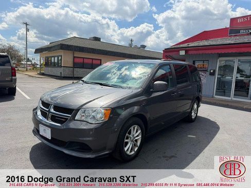 Used 2016 Dodge Grand Caravan SXT w/ Rear Park Assist Package FWD image 3