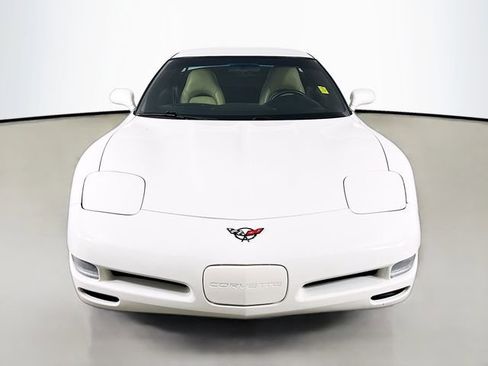 Used 2001 Chevrolet Corvette Coupe w/ Preferred Equipment Group1 RWD image 2