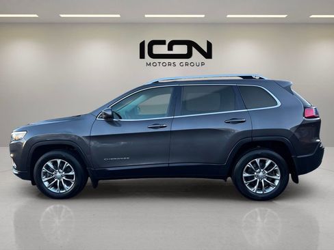 Used 2019 Jeep Cherokee Latitude Plus w/ Cold Weather Group image 2