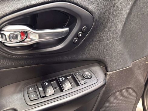 Used 2019 Jeep Cherokee Trailhawk AWD/4WD image 20