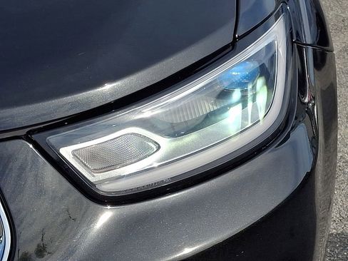 Used 2024 Chrysler Pacifica Touring-L image 9