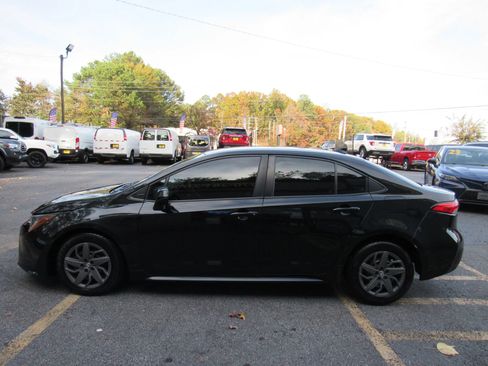 Used 2022 Toyota Corolla LE FWD image 4