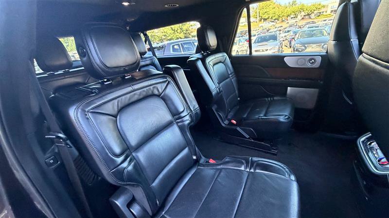 Used 2019 Lincoln Navigator L Reserve w/ Cargo Package AWD/4WD image 11