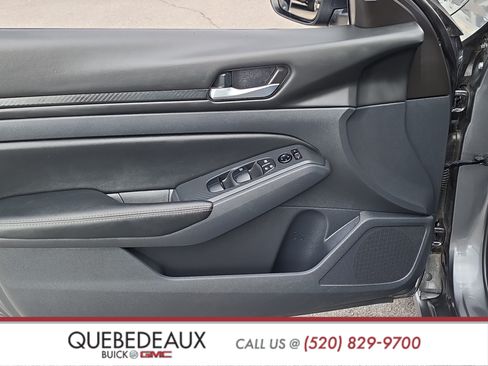 Used 2025 Nissan Altima 2.5 SV FWD image 10