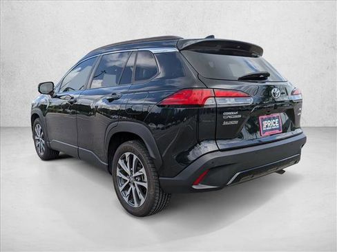 Used 2022 Toyota Corolla Cross XLE AWD/4WD image 8