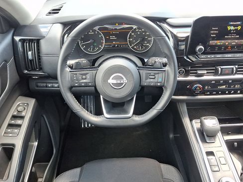 Certified 2023 Nissan Pathfinder SV w/ SV Premium Package AWD/4WD image 11