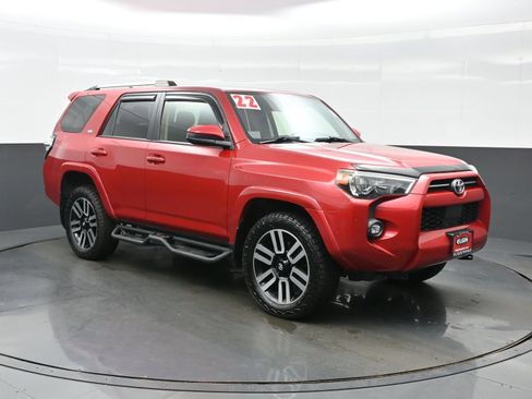 Used 2022 Toyota 4Runner SR5 AWD/4WD image 8