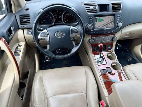 Used 2011 Toyota Highlander Limited w/ Tow Pkg AWD/4WD image 17