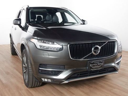 Used 2018 Volvo XC90 T6 Momentum w/ Convenience Package AWD/4WD image 3