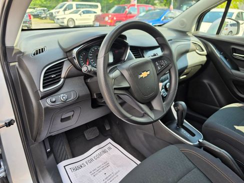 Used 2018 Chevrolet Trax LS AWD/4WD image 9