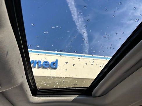 Used 2022 Toyota Highlander XLE image 19