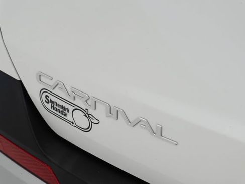 Used 2026 Kia Carnival EX FWD image 13
