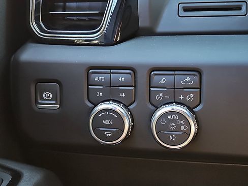 Used 2024 GMC Sierra 1500 AT4 w/ AT4 Premium Package AWD/4WD image 25