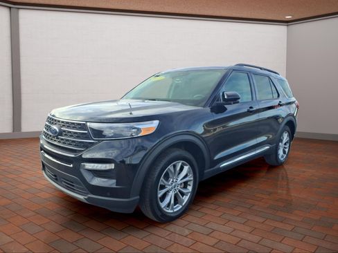 Used 2023 Ford Explorer XLT w/ Equipment Group 202A image 4