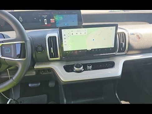 Used 2025 Ford Expedition Active image 5